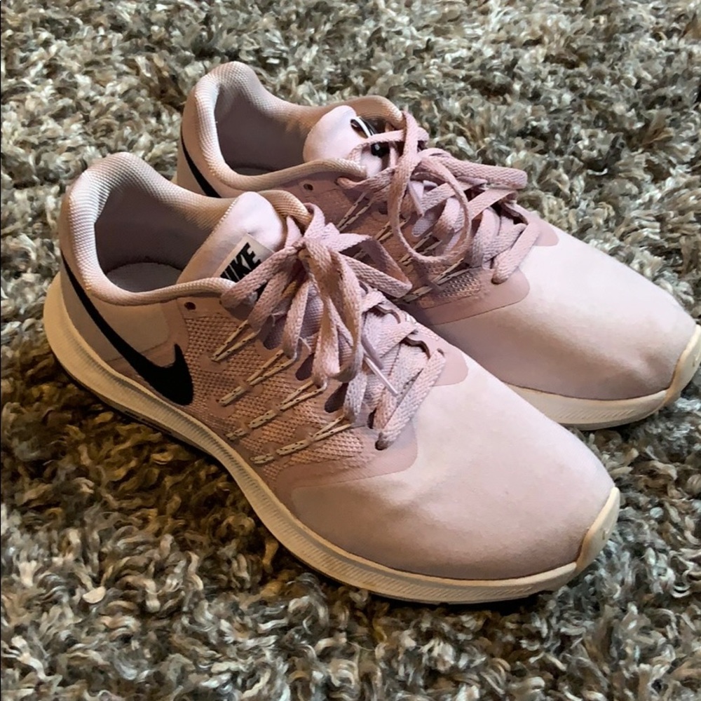 Barely worn Nike shoes!